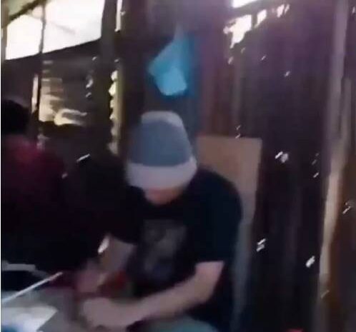  Emosi Warga Meledak, Emak-Emak Robohkan Lapak Sarang Narkoba