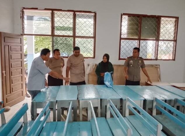  Usai Resmikan Fasilitas, Bhayangkari Sumut Salurkan 140 Set Meja dan Kursi Untuk SD Terpencil di Karo