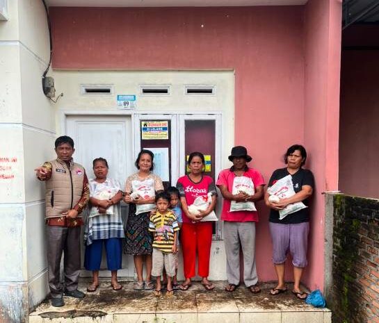  Satres Narkoba Polres Batu Bara Bagikan Sembako Sambil Edukasi Bahaya Narkoba