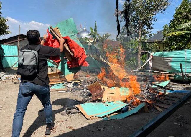  Polrestabes Medan Bakar Sarang Narkoba di Sei Mencirim