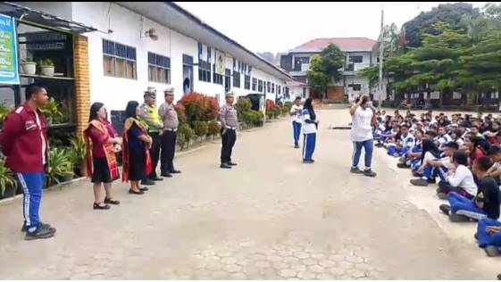  Polsek Berastagi Tanamkan Budaya Tertib Berlalu Lintas kepada Siswa Baru SMA Negeri 1 Berastagi