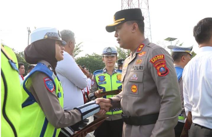  Kapolres Batu Bara Berikan Penghargaan Kepada 38 Personel Berprestasi