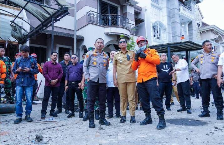  Wali Kota Medan Kerahkan Alat Berat dan Tim Medis Tangani Ledakan di Perumahan Grand Polonia