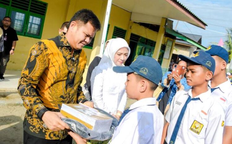  Lanjutkan Penyaluran Bantuan Perlengkapan Sekolah, Wabup Sergai Pastikan Semangat Belajar Siswa Pasca Banjir Tetap Terjaga