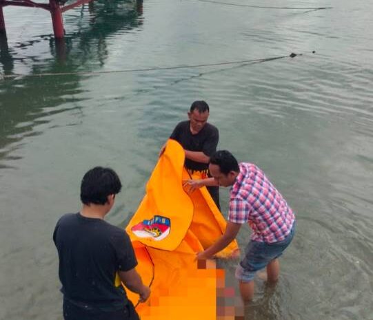  Polsek Balige Evakuasi Penemuan Mayat di Tepi Danau Toba