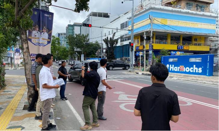  FORPEDA Langkat Tebar Poster di Medan Desak Pengusutan Dugaan Korupsi Smart Board
