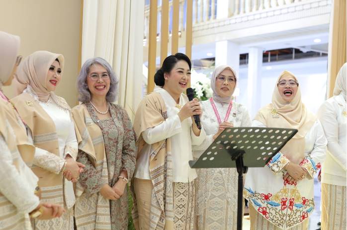  Tak Hanya Perkenalkan Kekayaan Budaya, Airin Rico Waas Dorong Peran Ibu Dalam Pemberdayaan Keluarga yang Hebat, Inklusif, dan Berkelanjutan