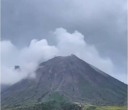  Pemkab Karo Minta Warga Jauhi Zona Merah, Status Gunung Sinabung Resmi Naik ke Level II