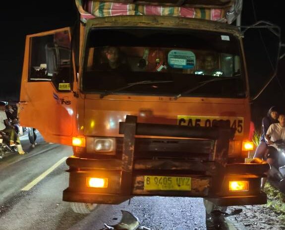  Tabrak Dump Truck di Desa Pakam, 3 Pengendara Vario Dilarikan Ke Klinik Mulia Harapan