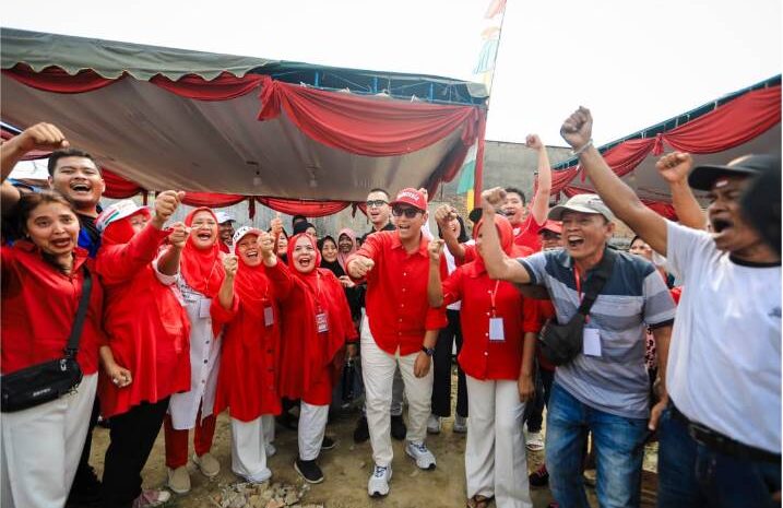  Rico Waas Berbaur Bersama Warga di Gebyar Kemerdekaan Medan Kota, Panjat Pinang Jadi Puncak Semarak dan Keseruan