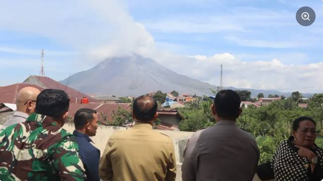  Kapolda Sumut Turun Pantau Kondisi Sinabung dan Kesiapan Personel Bantu Masyarakat Karo