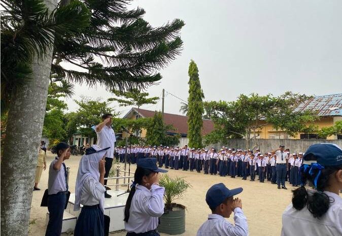  Wakapolres Batu Bara Jadi Pembina Upacara, Ajak Siswa SMPN 1 Air Putih Jauhi Narkoba dan Bullying