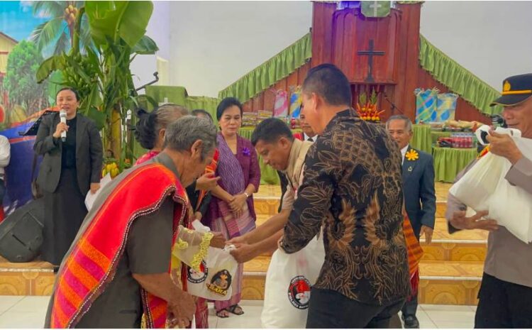  Satres Narkoba Polres Batu Bara Gelar “Minggu Kasih”, Bagikan Sembako di Gereja HKBP Simpang Tao