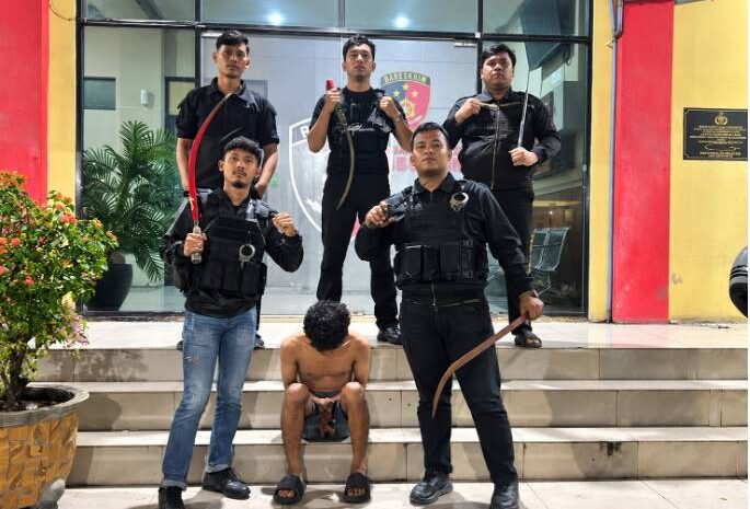  Tim Macan Polres Pelabuhan Belawan Amankan Seorang Pemuda Diduga Hendak Tawuran, Sita 4 Celurit